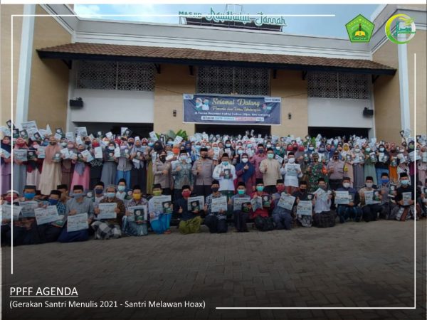Event Gerakan Santri Menulis Yang Bertemakan "Santri Melawan Hoax"