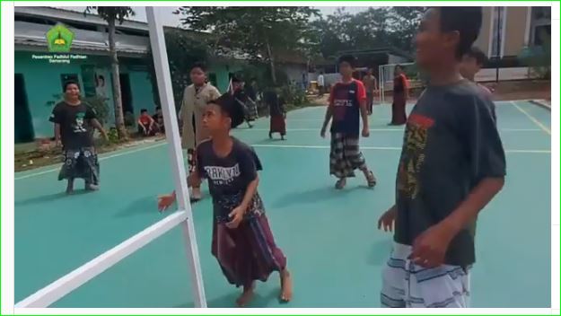 Keceriaan Santri Putra Pondok Pesantren Fadhlul Fadhlan
