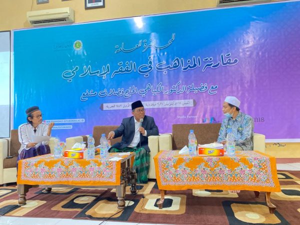 melakukan kunjungan ke Pondok Pesantren Salafiyah Syafi'iyah Asem Bagus Situbondo Jawa Timur