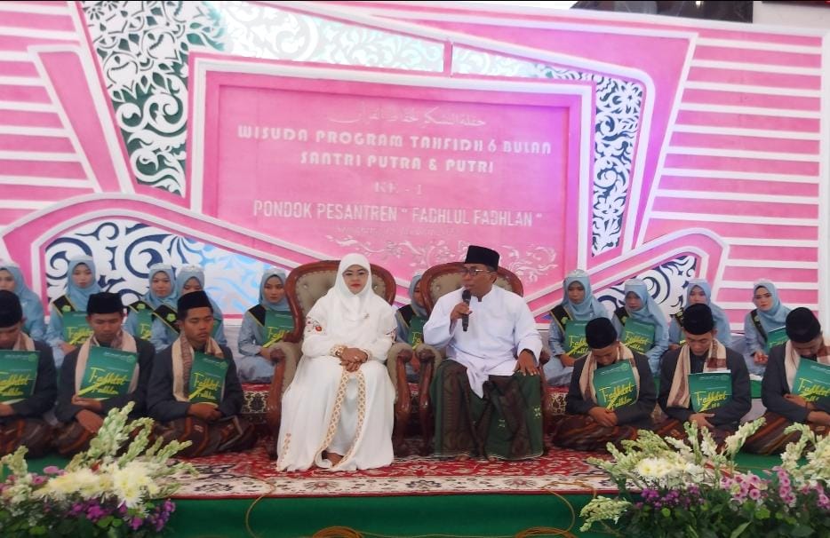 WISUDA PROGRAM TAHFIDH 6 BULAN SANTRI PUTRA DAN PUTRI PONDOK PESANTREN FADHLUL FADHLAN