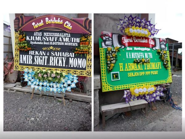 Simbah K.H. Musyaffa' Mu'thi Meninggal Dunia, Karangan Bunga Berdatangan Ke Ndalem Alm. K.H. Musyaffa' Mu'thi dan Juga Ndalem DR. K.H Fadlolan Musyaffa', Lc., MA