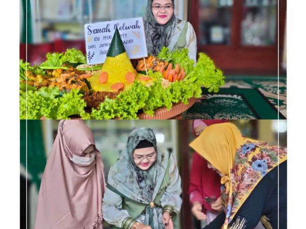 Surprise Tumpeng dari Jamaah Pengajian Ahad Pagi Kepada Ibu Nyai Hj Fenty Hidayah, S.Pd Pengasuh Pondok Pesantren Fadhlul Fadhlan (Pesantren Bilingual Berbasis Karakter Salaf) Semarang, dalam Rangka Memperingati Hari Kelahiran Beliau yang Bertepatan pada tgl 17 Febuari Lalu