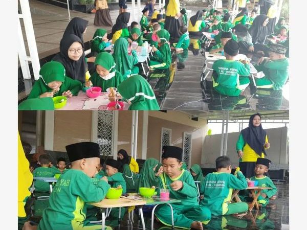RA Al-Hidayah Adakan Kegiatan Table Manner di Pondok Pesantren Fadhlul Fadhlan Semarang.