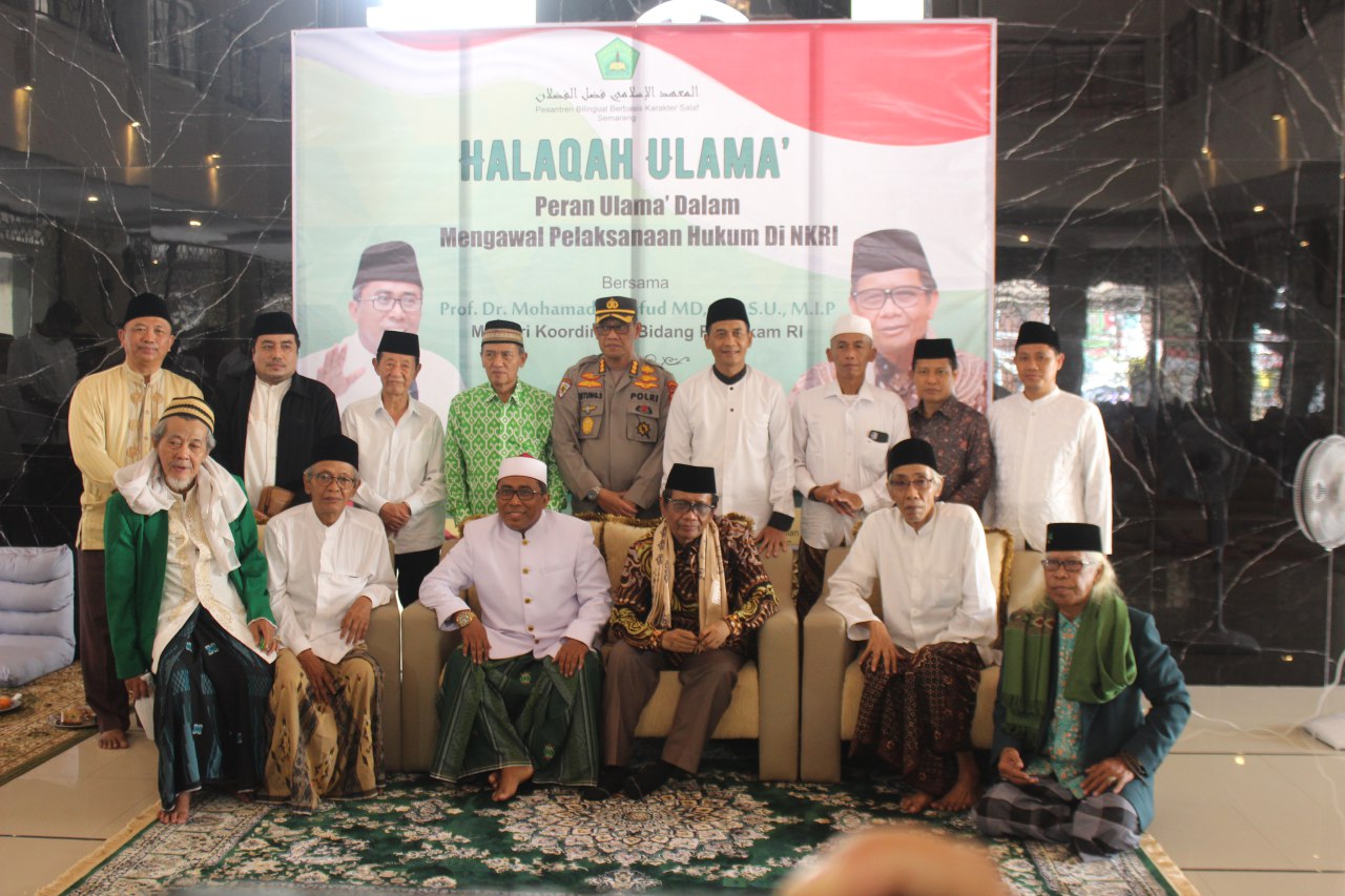 Halaqoh Ulama’, Pondok Pesantren Fadhlul Fadhlan Hadirkan Mentri dan Puluhan Ulama’ Jawa Tengah