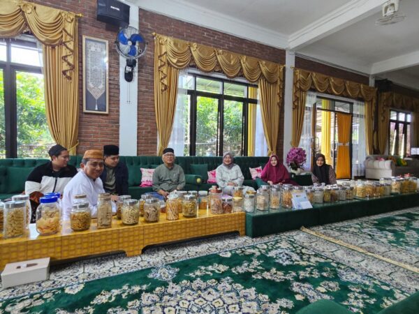 Gus Mus Kembali Buat Kejutan Kyai Fadlolan, Tiba-Tiba Hadir Tanpa Khabar