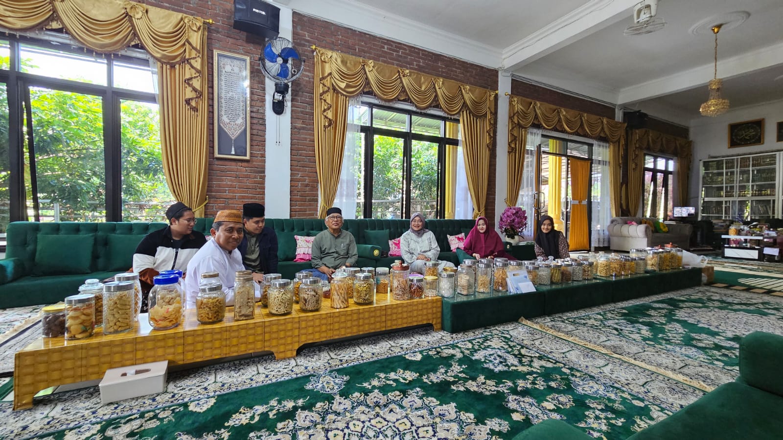 Gus Mus Kembali Buat Kejutan Kyai Fadlolan, Tiba-Tiba Hadir Tanpa Khabar