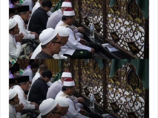 Destinasi Kedua Ziarah Makam Auliya' 2024 Jateng - Jatim - Madura, Ribuan Santri PPFF Langitkan Doa di Makam Syaikhona Kholil Bangkalan