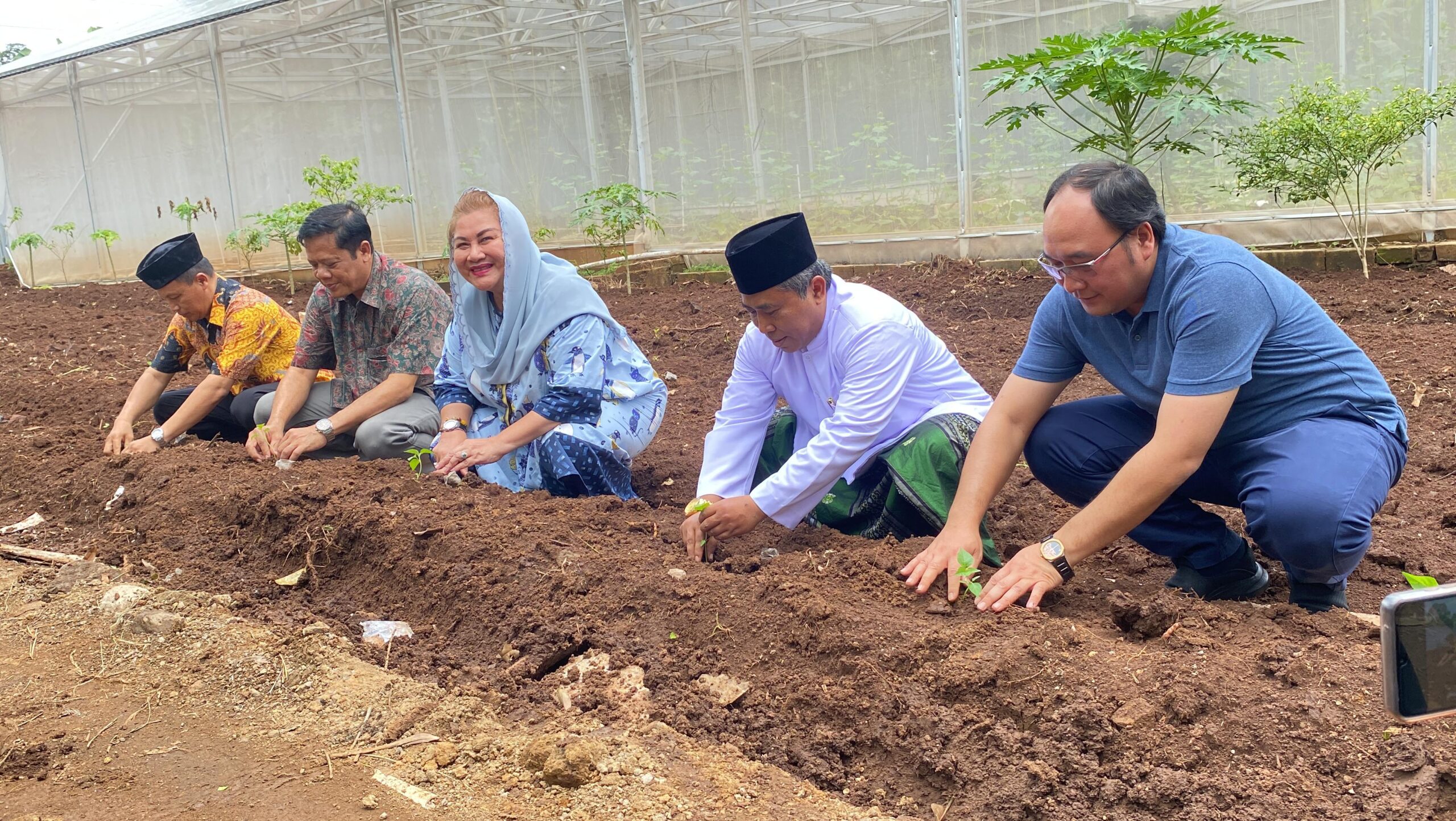 Walikota Semarang Tanam Cabe Di PPFF, Dukung Menjadi Role Model Pesantren Jawa Tengah
