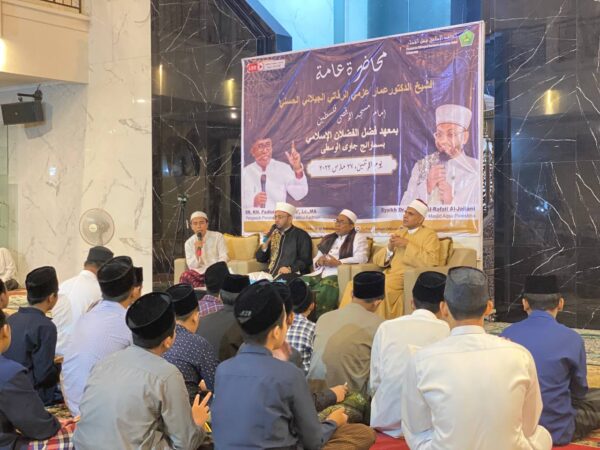 Syeikh Dr. Ammar Al-Rafati Al-Jailani, Imam Besar Masjid Aqsa Palestina, Imami Shalat Tarawih dan Witir, Serta Berikan Wejangan Kepada Santri Pondok Pesantren Fadhlul Fadhlan Semarang.