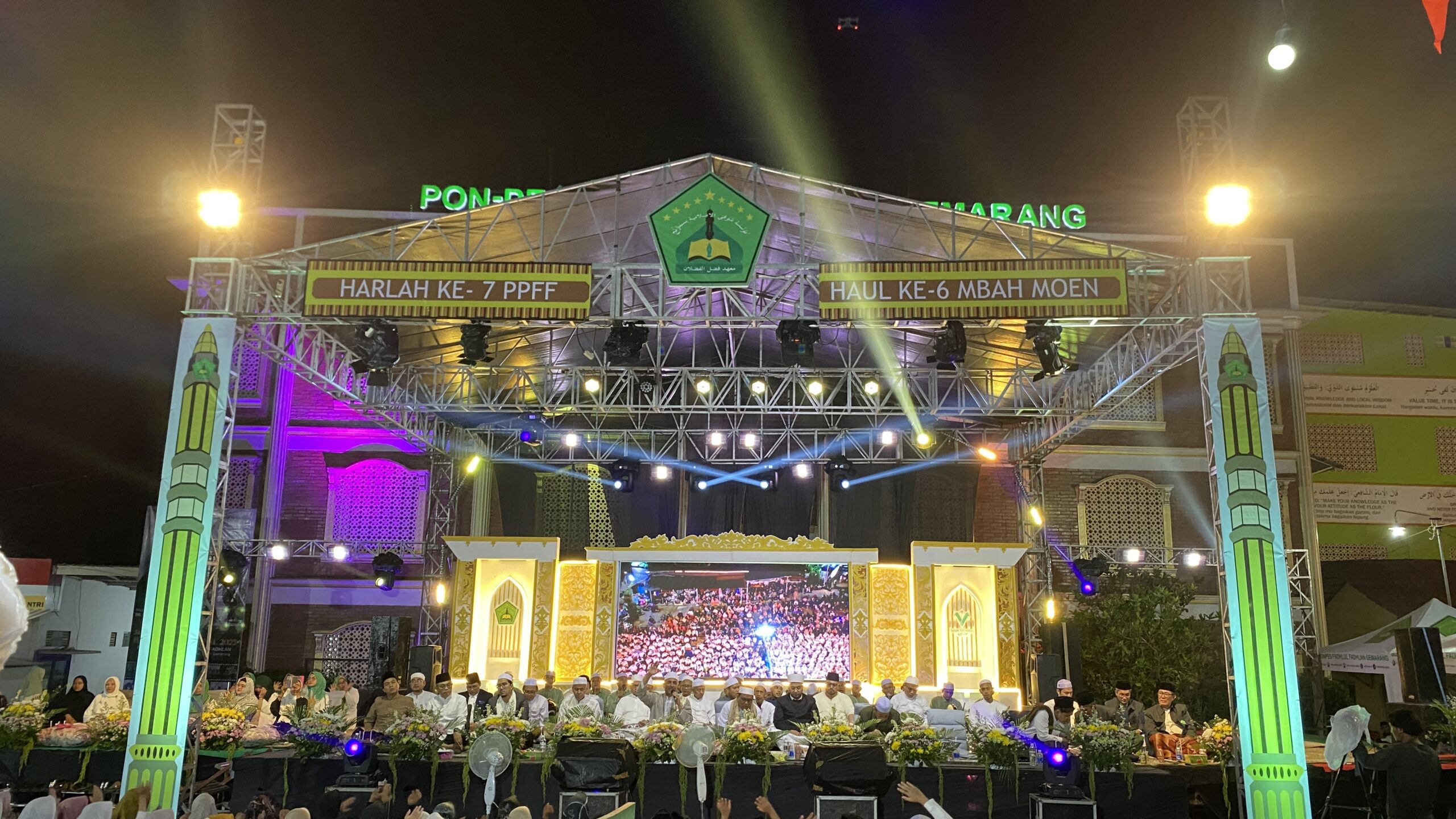 Ribuan Santri Hadiri Harlah ke-7 PPFF dan Haul Ke-6 Syaekhona Maimoen Zubair, Majlis Maulid Al Muqorobin Gemakan Sholawat